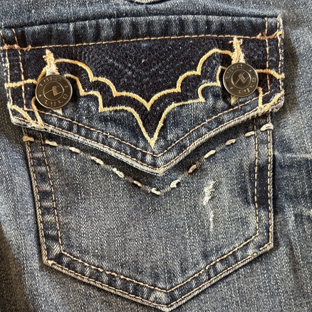 Tyte Jeans Women's Boot Cut in Classic Blue Size 5 EUC Distressed - Picture 9 of 10